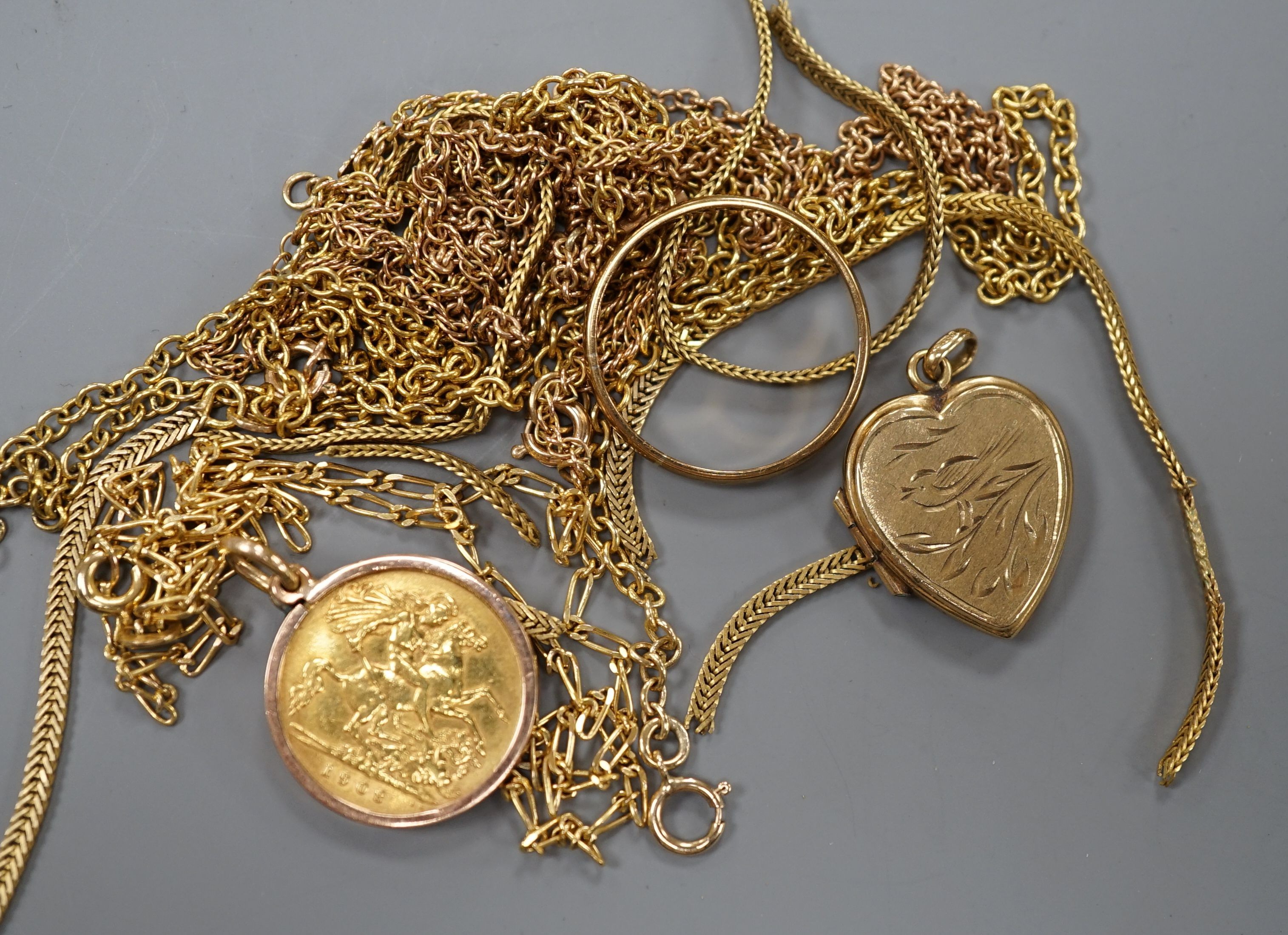 A 1908 gold half sovereign in unmarked mount, three assorted 9ct gold necklaces, one a.f.; a Victorian ring and a heart shaped locket, gross 30.4 grams